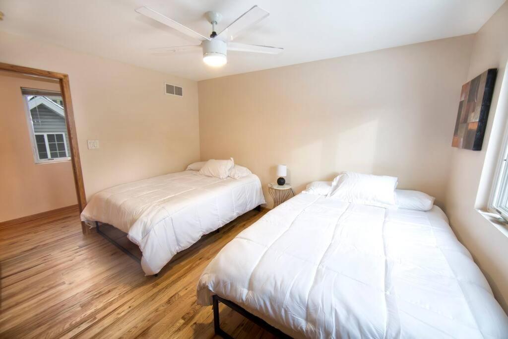 Apartment Tucked Away Off Brady - 4 Beds Milwaukee