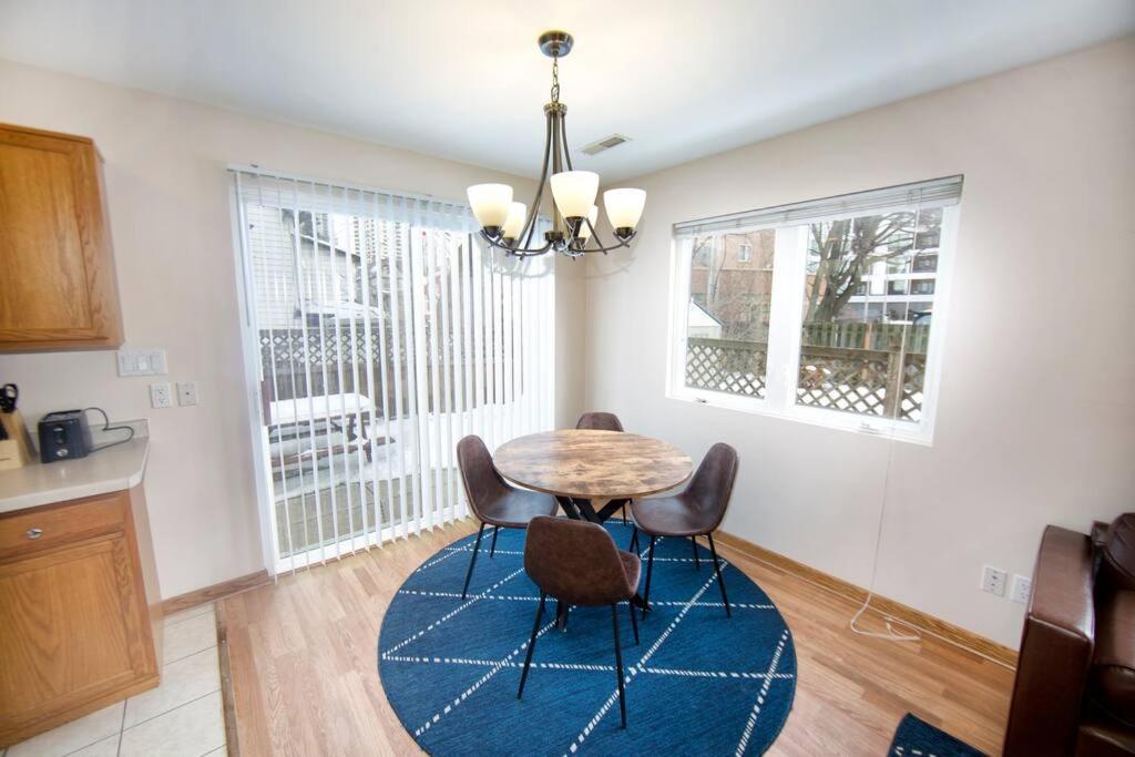 Tucked Away Off Brady - 4 Beds Apartment *