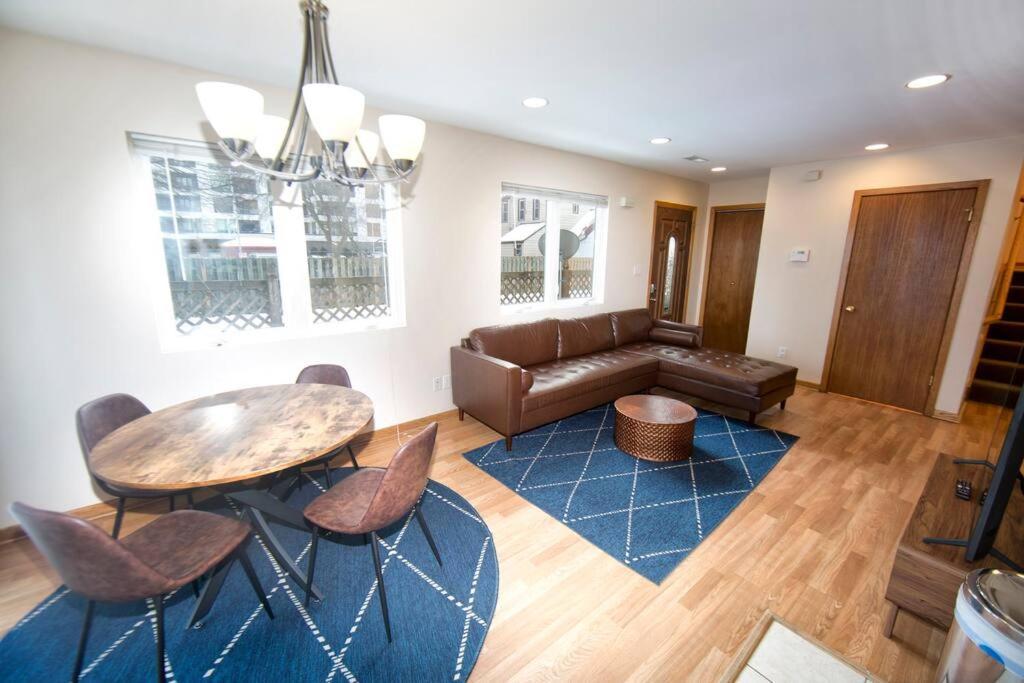 Apartment Tucked Away Off Brady - 4 Beds Milwaukee