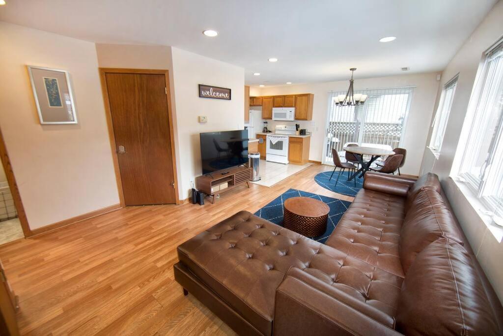 Tucked Away Off Brady - 4 Beds * Milwaukee