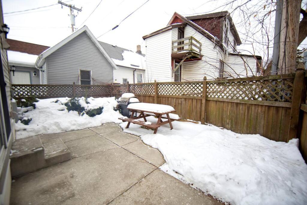 Tucked Away Off Brady - 4 Beds *